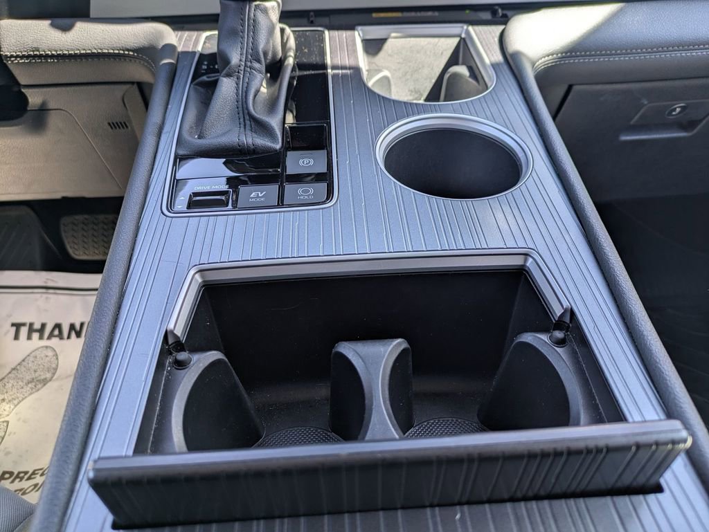 Used 2025 Toyota Sienna LE image 18