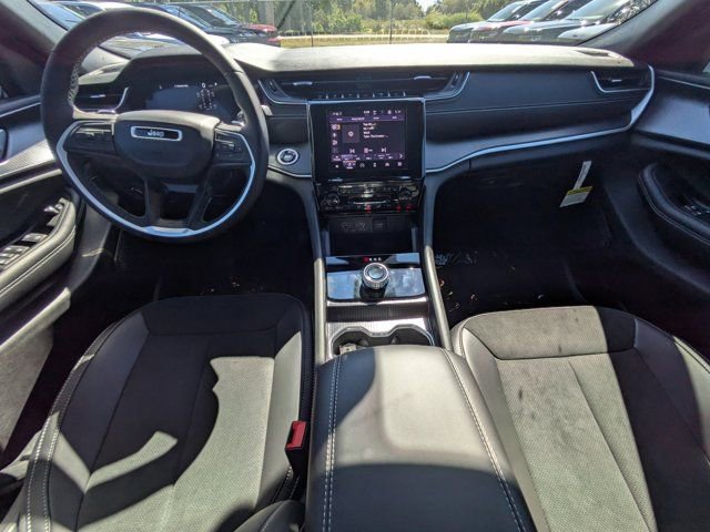New 2025 Jeep Grand Cherokee L Laredo image 13