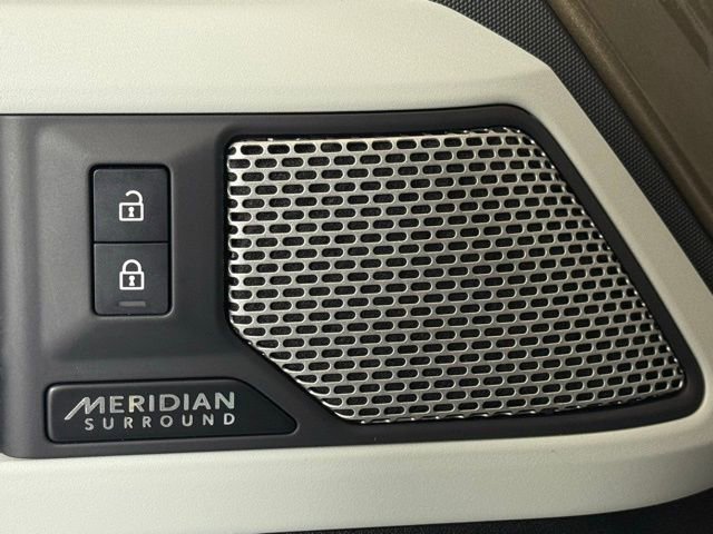 Used 2023 Land Rover Defender 130 X-Dynamic SE image 29