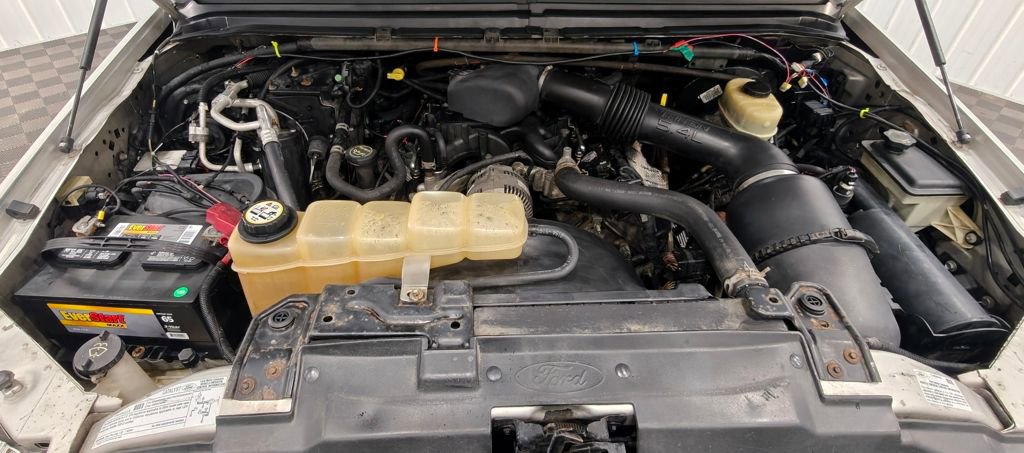 Used 2004 Ford Excursion XLT AWD/4WD image 30