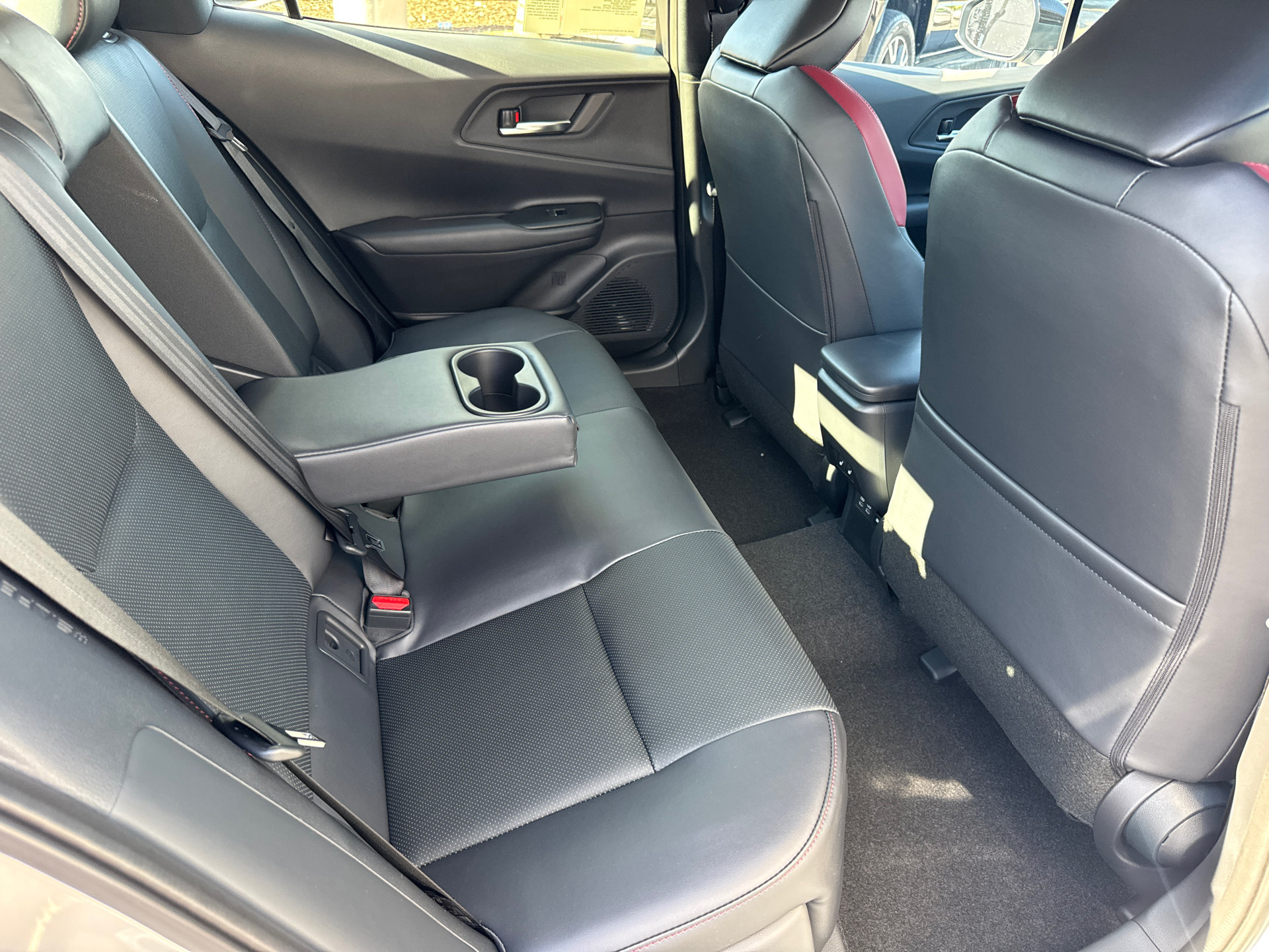 New 2027 Toyota Prius Plug-In Hybrid FWD image 18