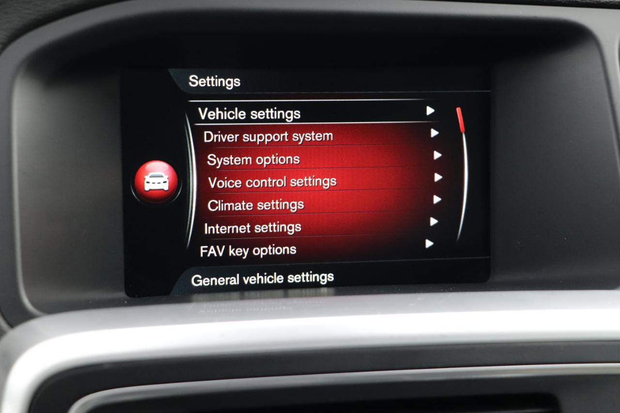 Used 2017 Volvo V60 T5 Cross Country w/ Climate Package image 16