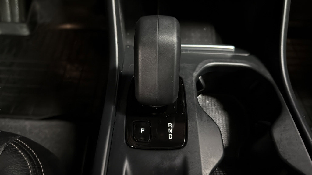 Used 2022 Volvo XC40 T5 Momentum image 22