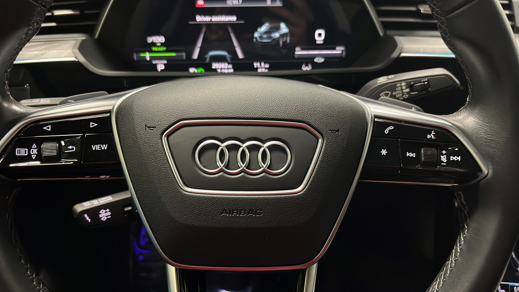 Used 2022 Audi e-tron Prestige w/ Prestige Package AWD/4WD image 16