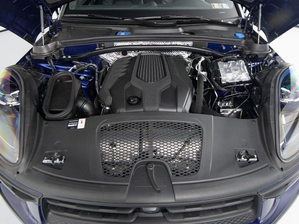 Used 2025 Porsche Macan image 39