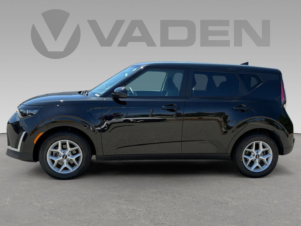 Used 2025 Kia Soul LX FWD image 6