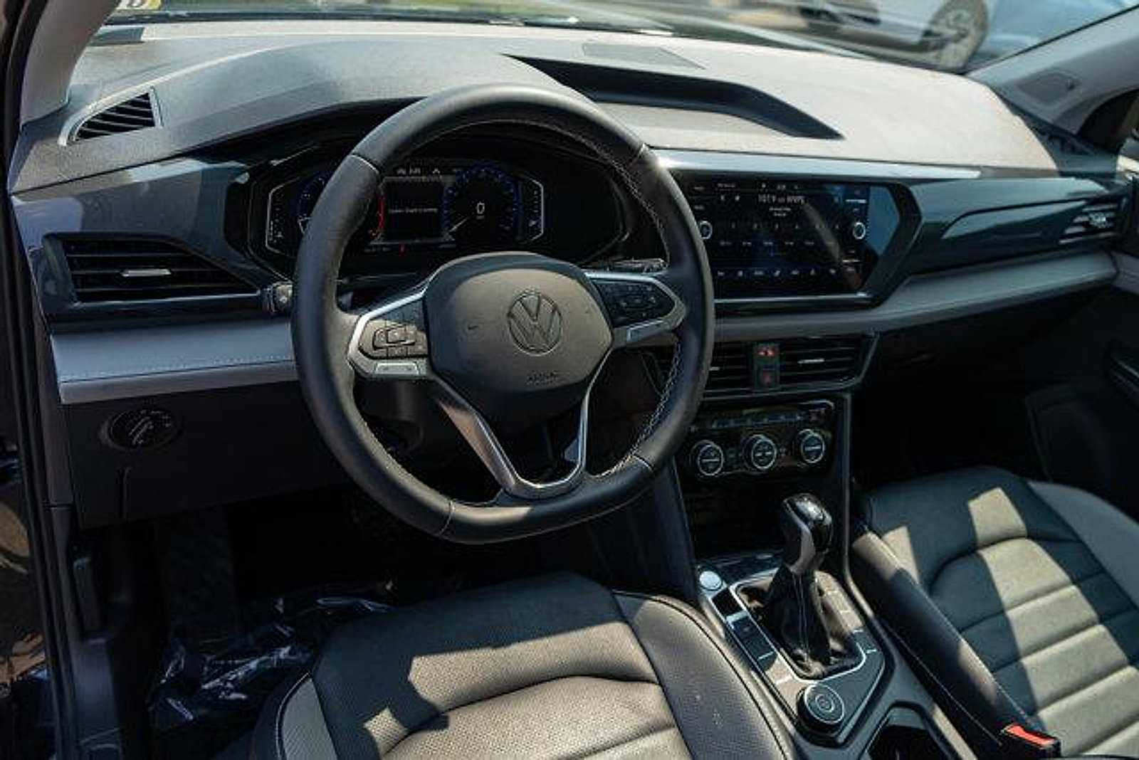 Certified 2023 Volkswagen Taos SEL AWD/4WD image 11
