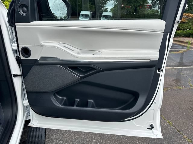 New 2026 Lincoln Navigator Reserve AWD/4WD image 17