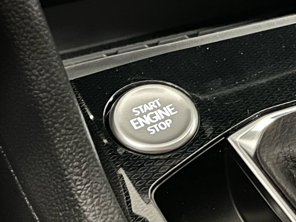 New 2026 Volkswagen Taos SEL image 15