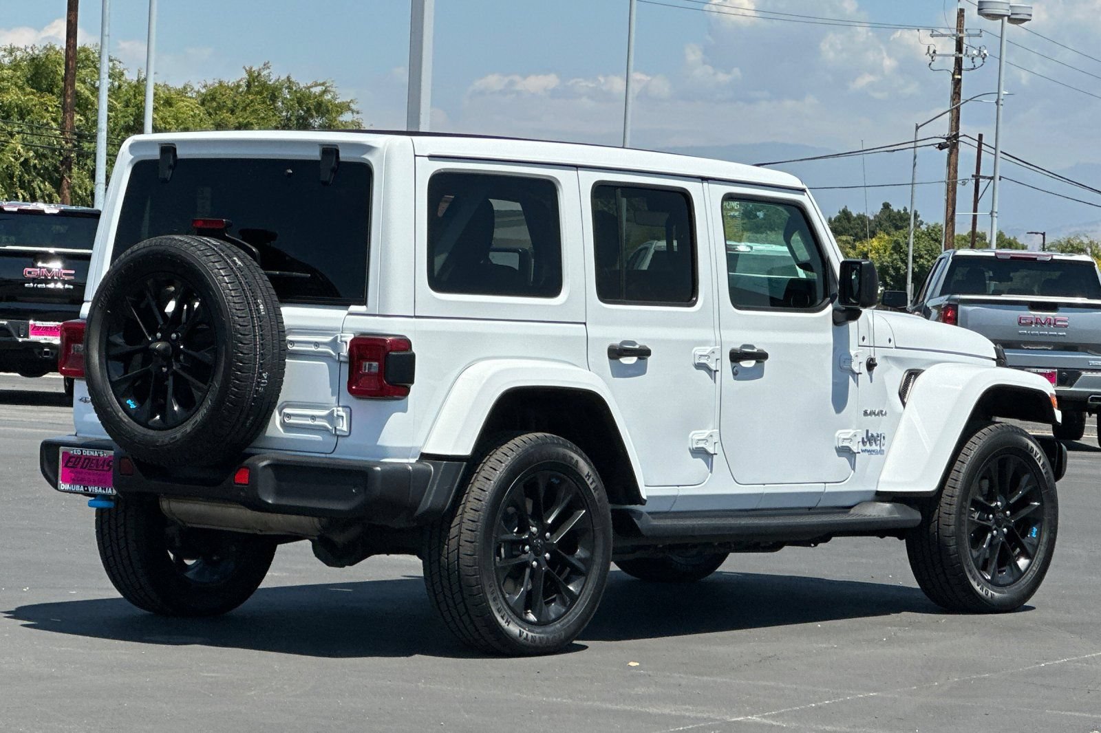 Used 2022 Jeep Wrangler Unlimited Sahara w/ Safety Group AWD/4WD image 4