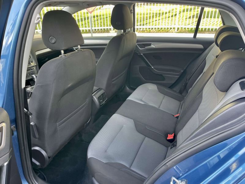 Used 2016 Volkswagen e-Golf SE w/ DC Fast Charging Package image 7