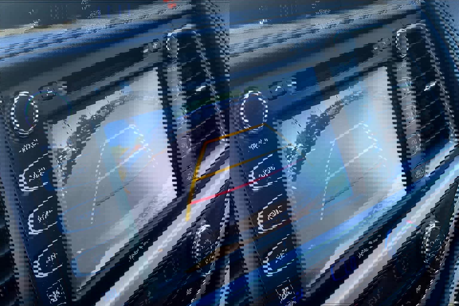 Used 2015 Toyota Highlander Limited w/ Driver Technology Package image 29