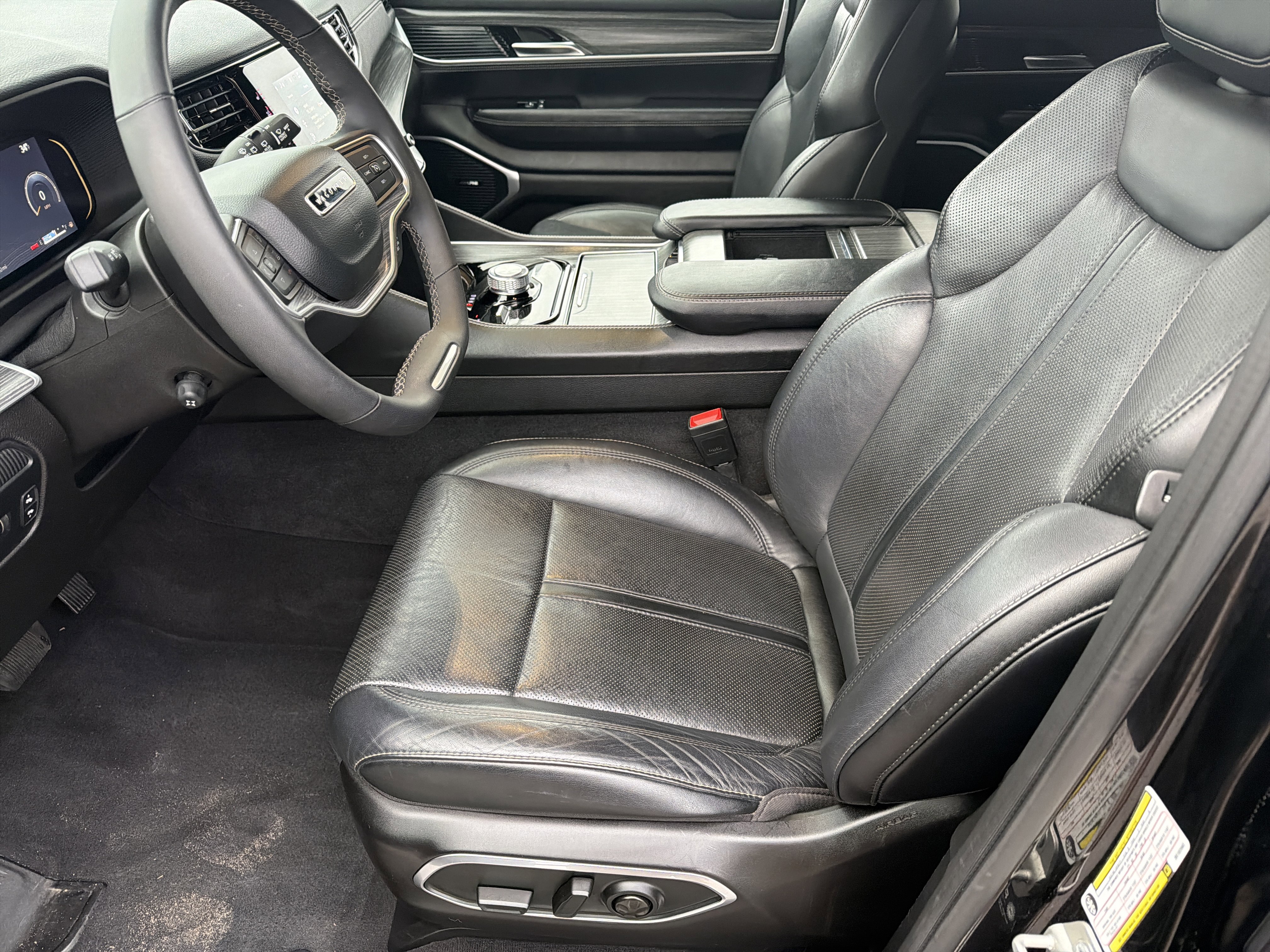 Used 2024 Jeep Wagoneer Series II w/ Flexible Seating Group image 10