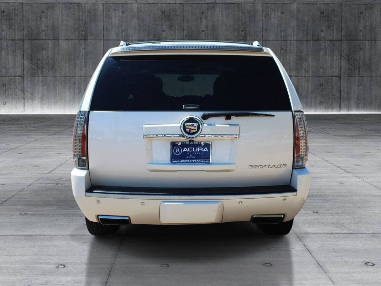 Used 2013 Cadillac Escalade Premium AWD/4WD image 4