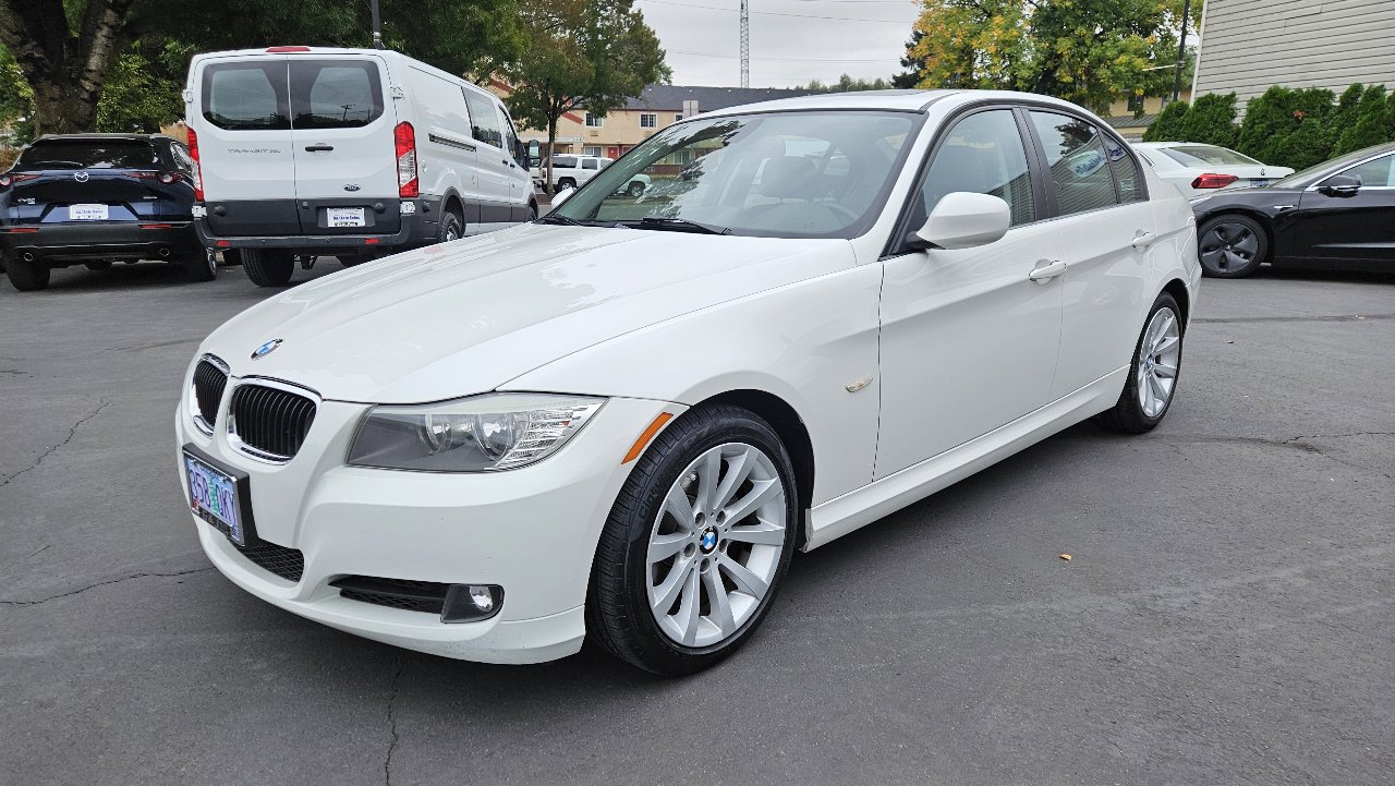 Used 2011 BMW 328i Sedan w/ Premium Pkg image 2