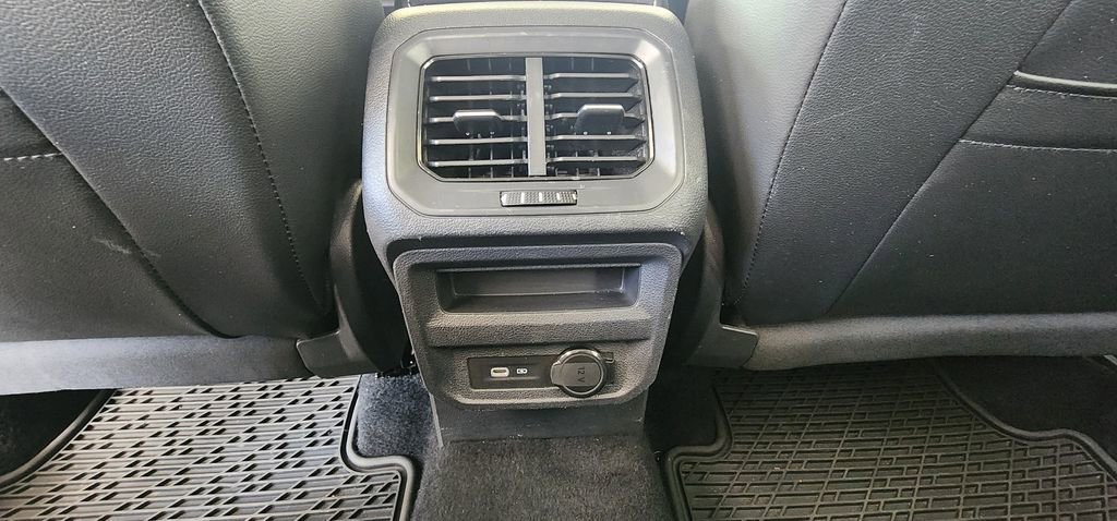 Used 2022 Volkswagen Tiguan SE FWD image 19