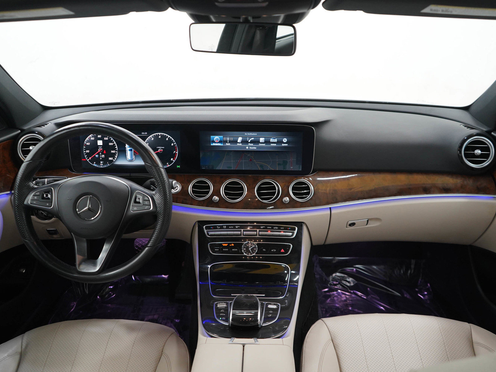 Used 2017 Mercedes-Benz E 400 4MATIC Wagon image 13