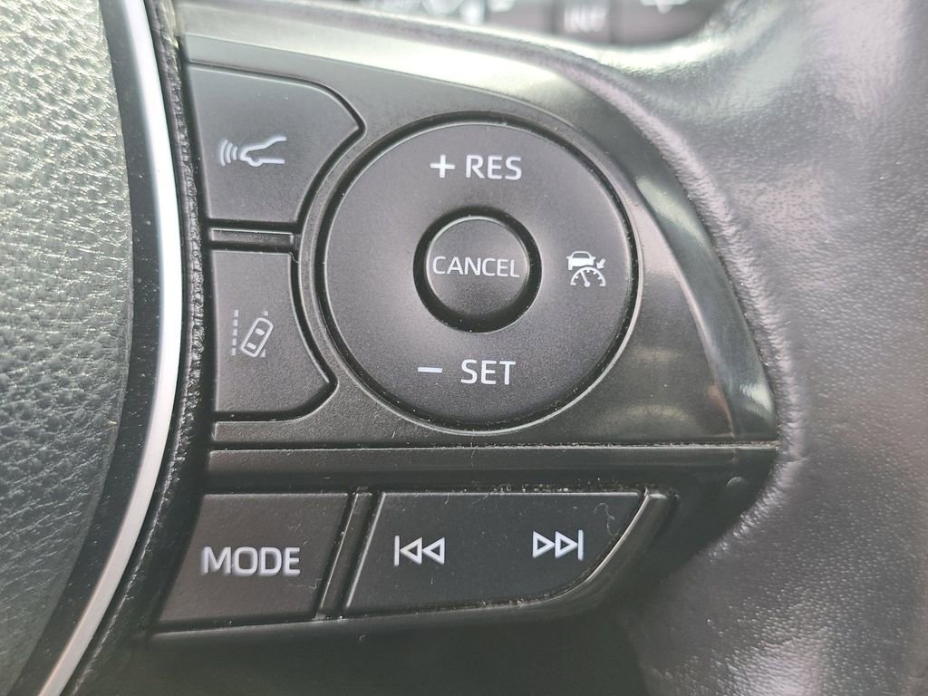 Used 2020 Toyota RAV4 XLE Premium image 35