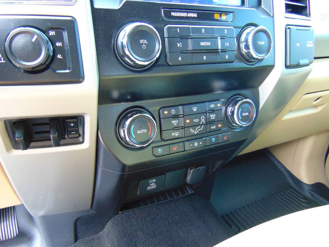 Used 2020 Ford F350 Lariat w/ Lariat Ultimate Package AWD/4WD image 46