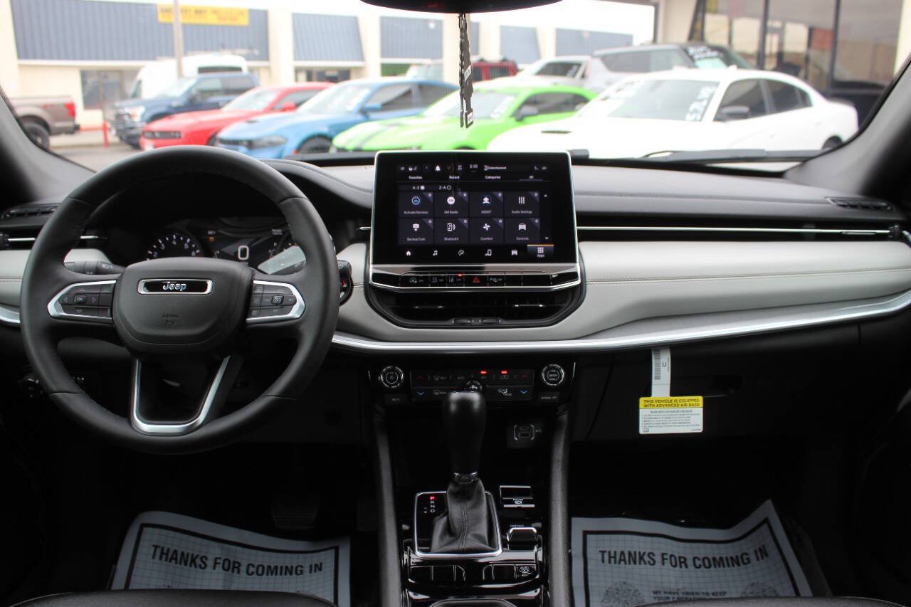 Used 2025 Jeep Compass Limited AWD/4WD image 19