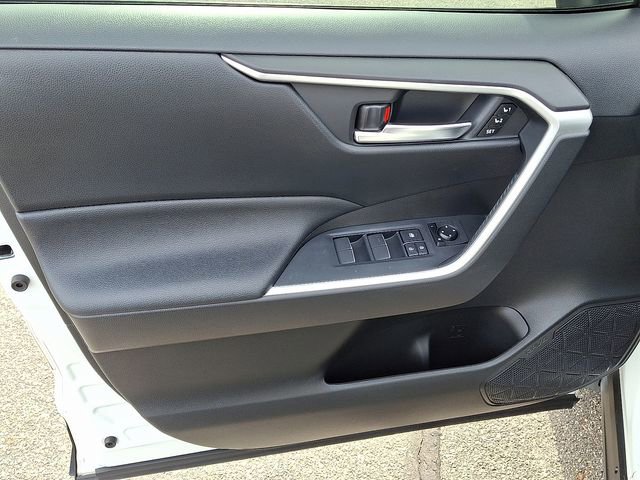 Used 2020 Toyota RAV4 XLE Premium image 9