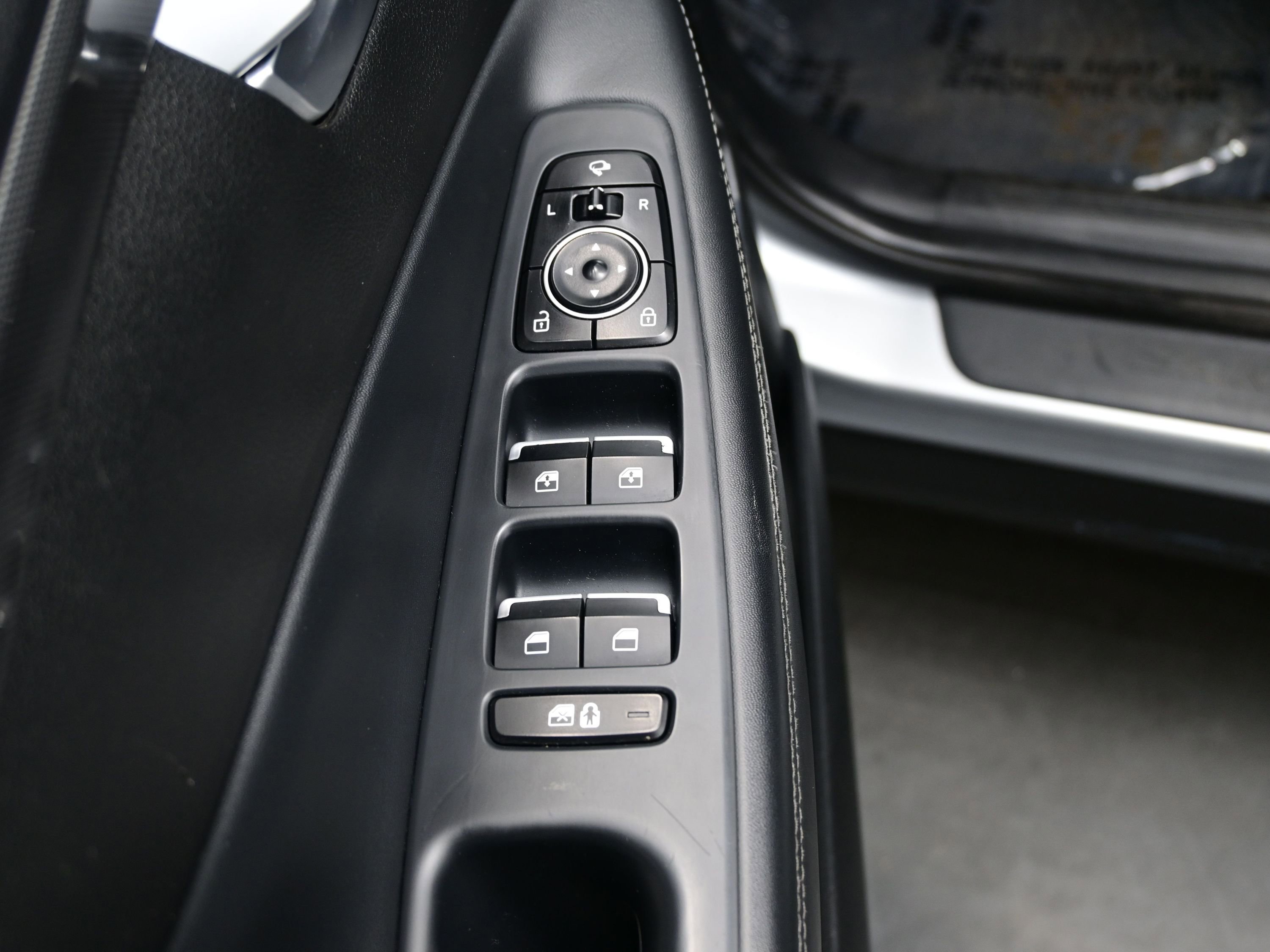 Used 2022 Hyundai Santa Fe Limited AWD/4WD image 10