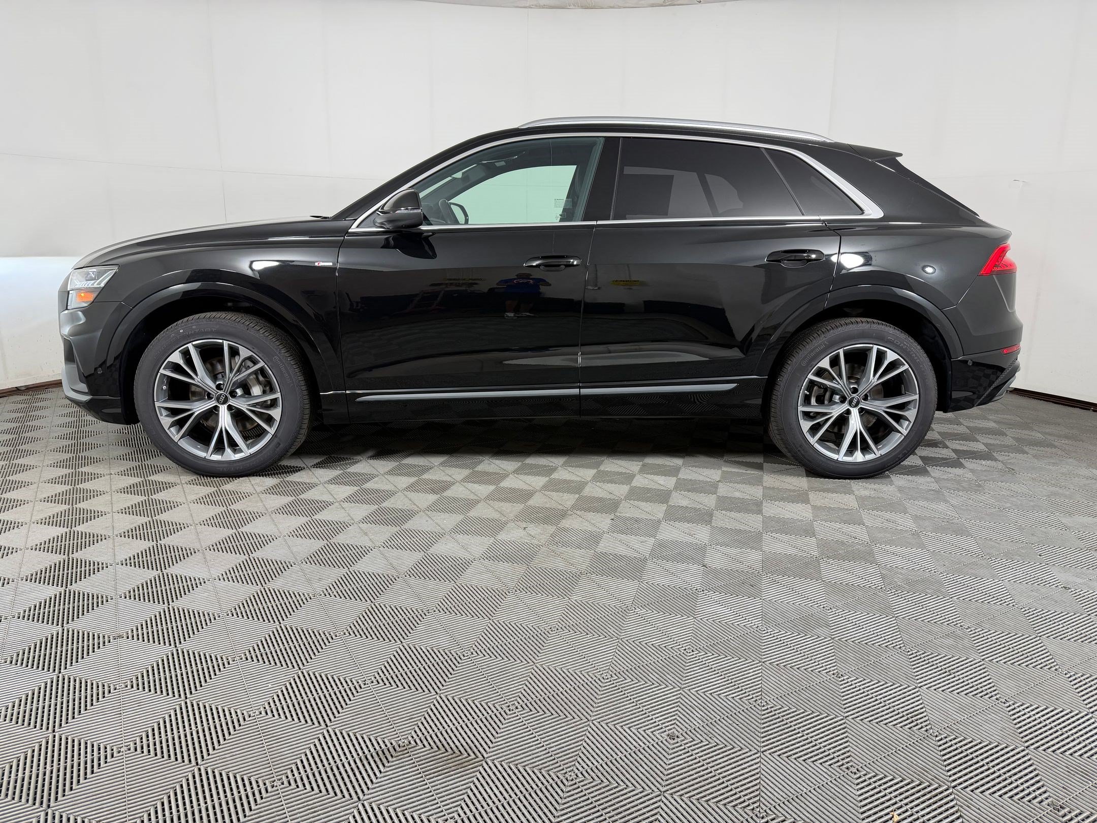Used 2023 Audi Q8 Premium Plus w/ Premium Plus Package AWD/4WD image 2