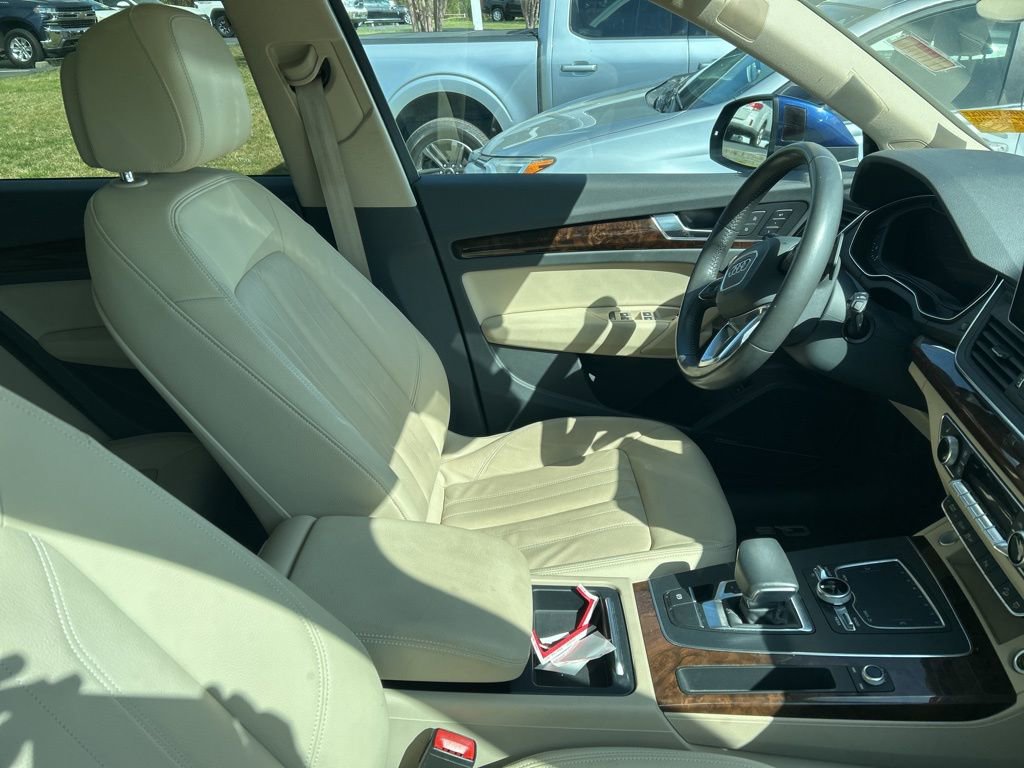 Used 2018 Audi Q5 2.0T Premium Plus w/ Premium Plus Package image 4