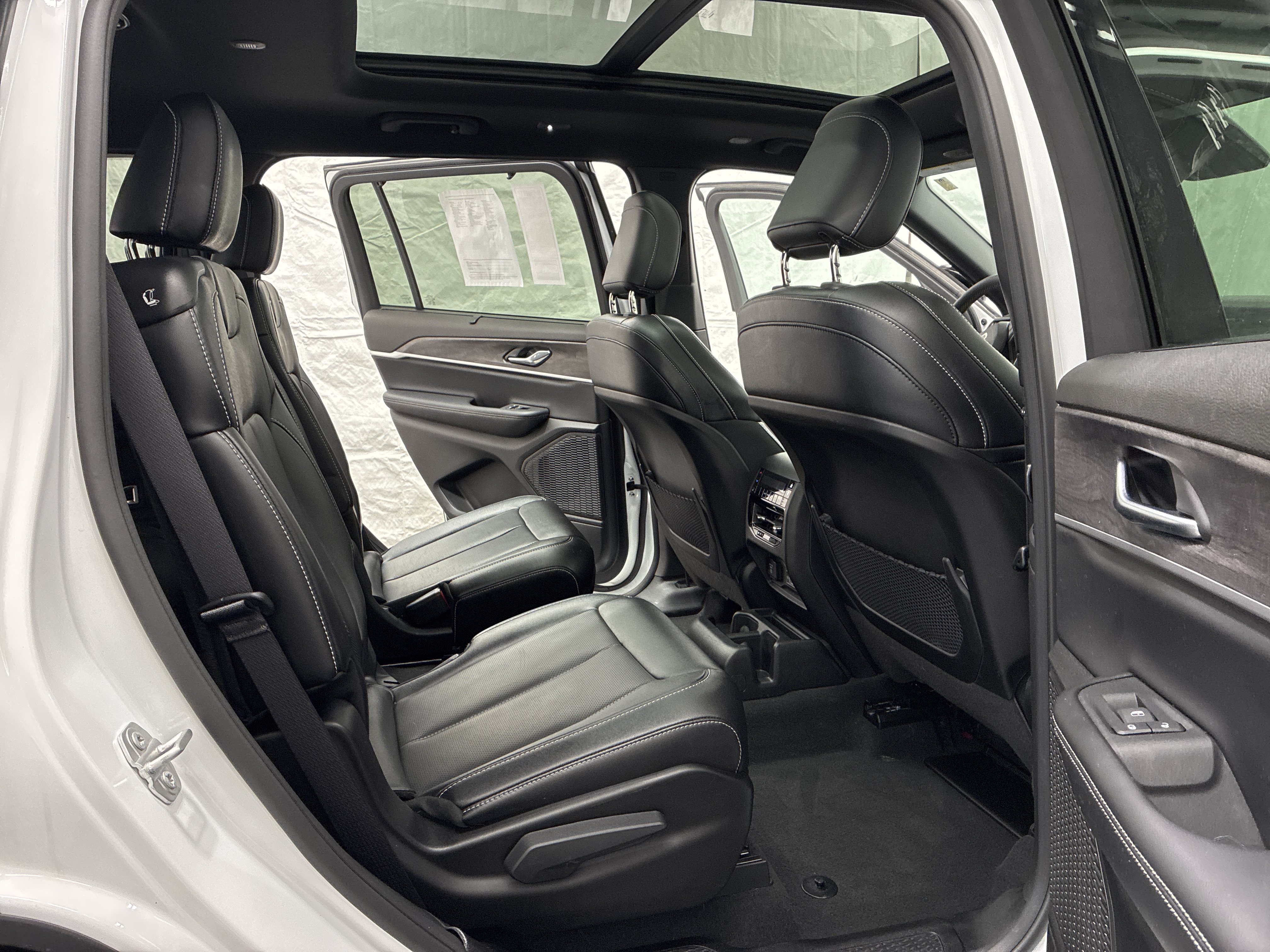 Certified 2024 Jeep Grand Cherokee L Limited w/ Luxury Tech Group II AWD/4WD image 12