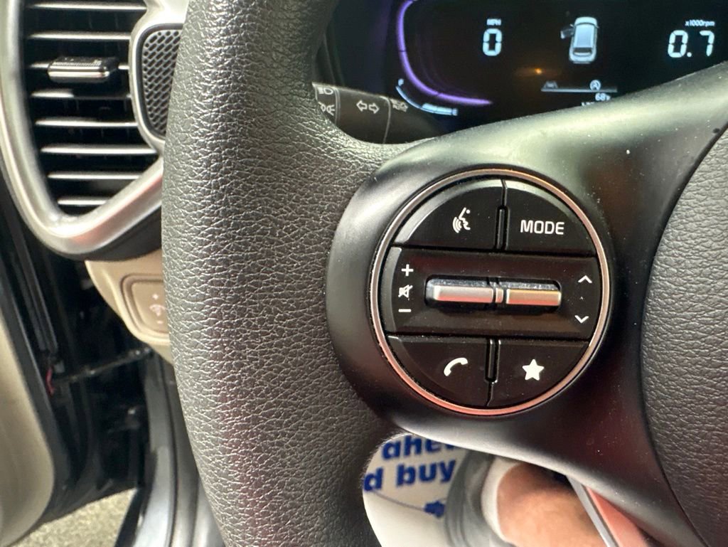 Used 2025 Kia Soul LX w/ LX Technology Package FWD image 20