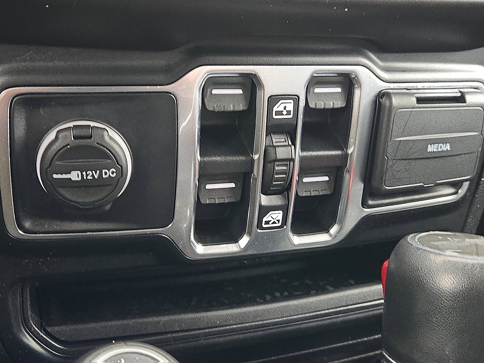 Used 2022 Jeep Wrangler Unlimited Sahara image 25