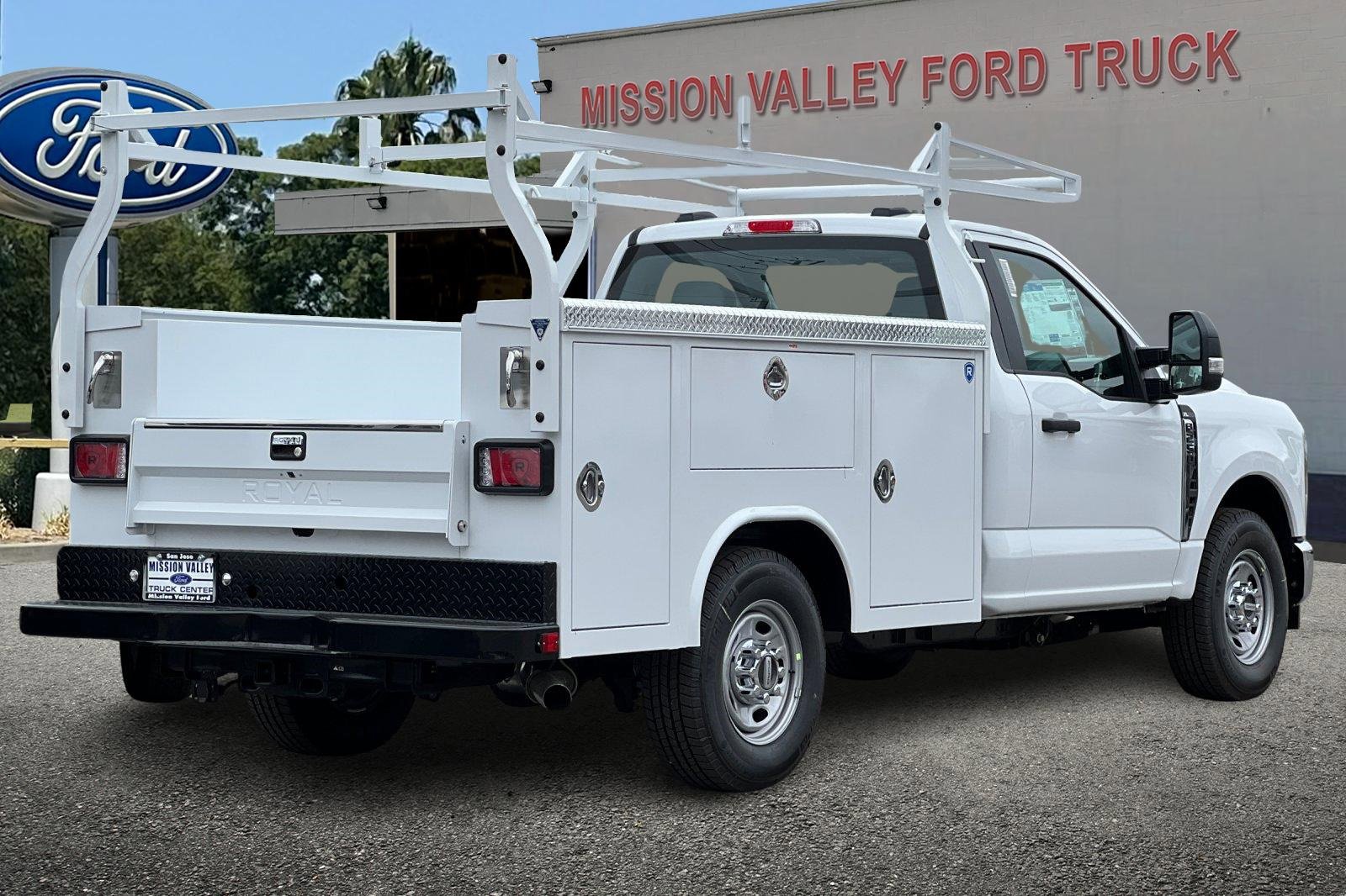 New 2026 Ford F250 XL w/ XL Chrome Package image 4