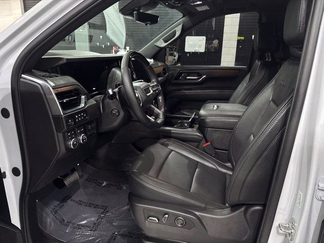 Used 2026 GMC Yukon Denali w/ Advanced Technology Package AWD/4WD image 11