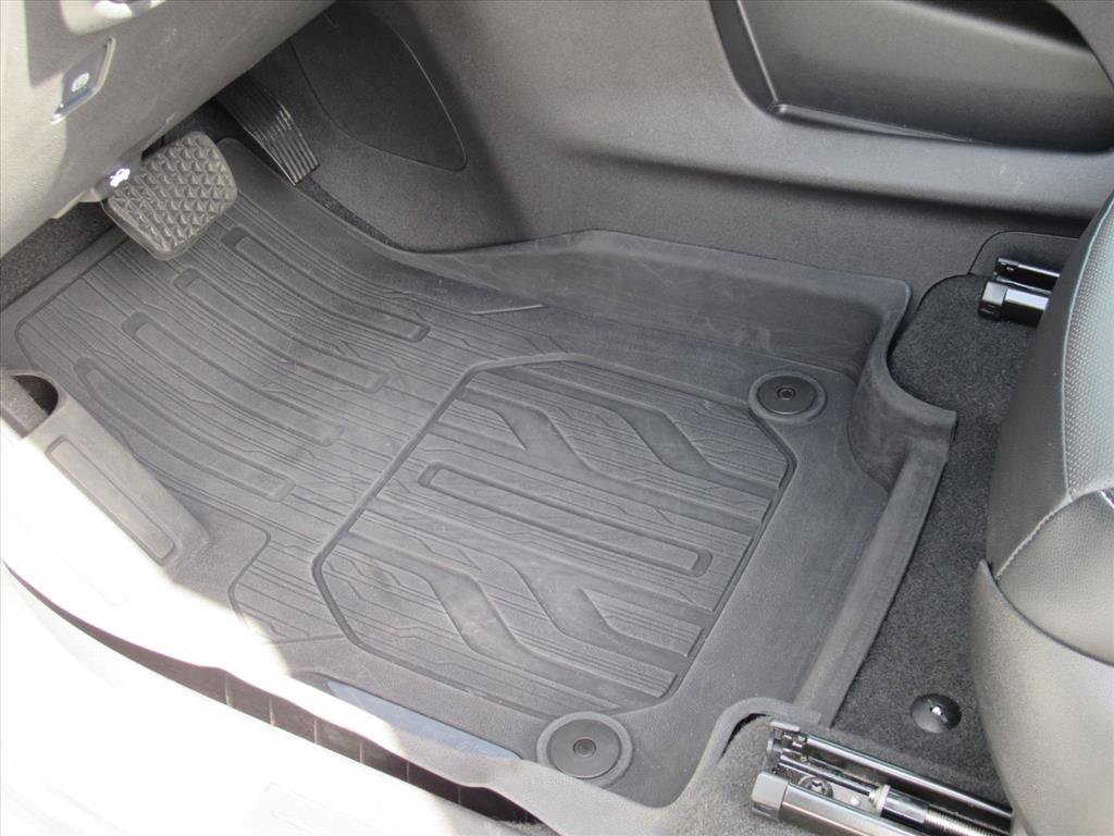 Used 2023 GMC Terrain SLT w/ Elevation Edition image 17