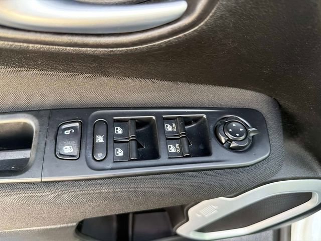 Used 2018 Jeep Renegade Latitude image 17