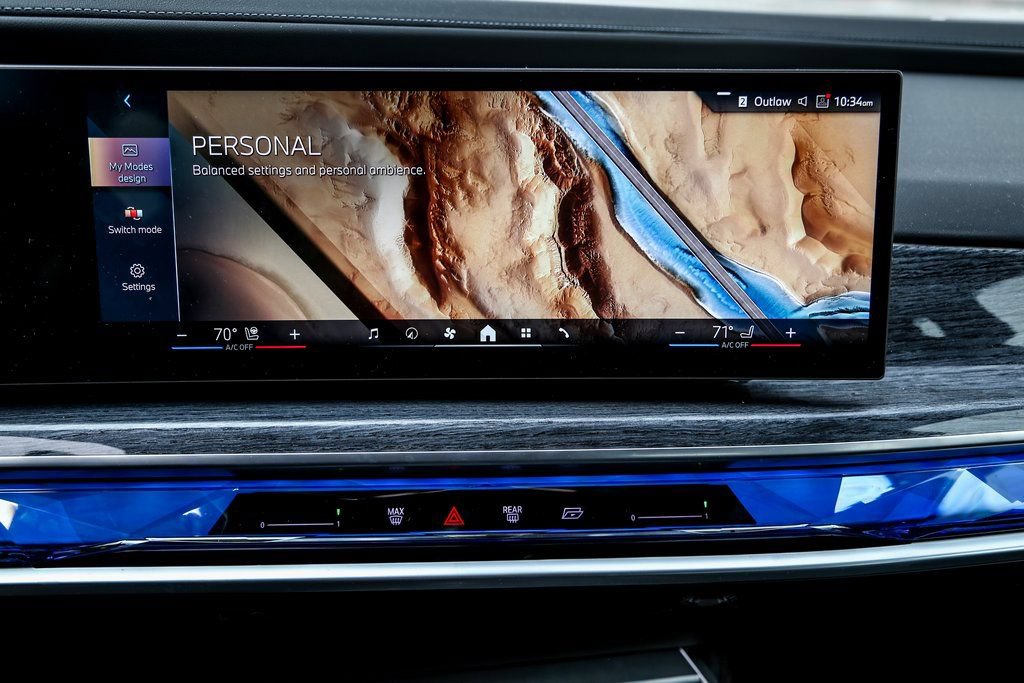 Used 2025 BMW 760i xDrive w/ Executive Package AWD/4WD image 13