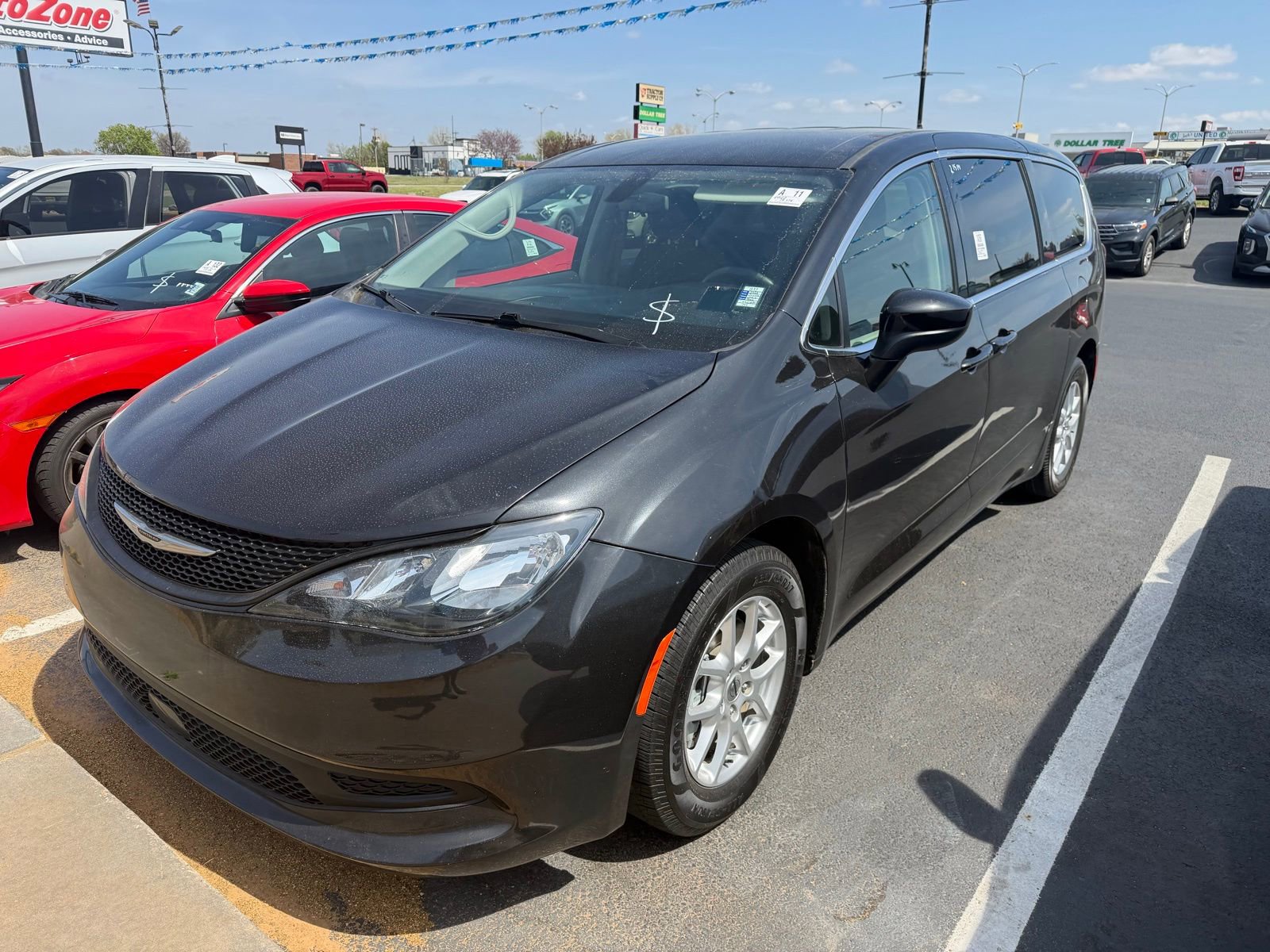 Used 2022 Chrysler Voyager LX image 2