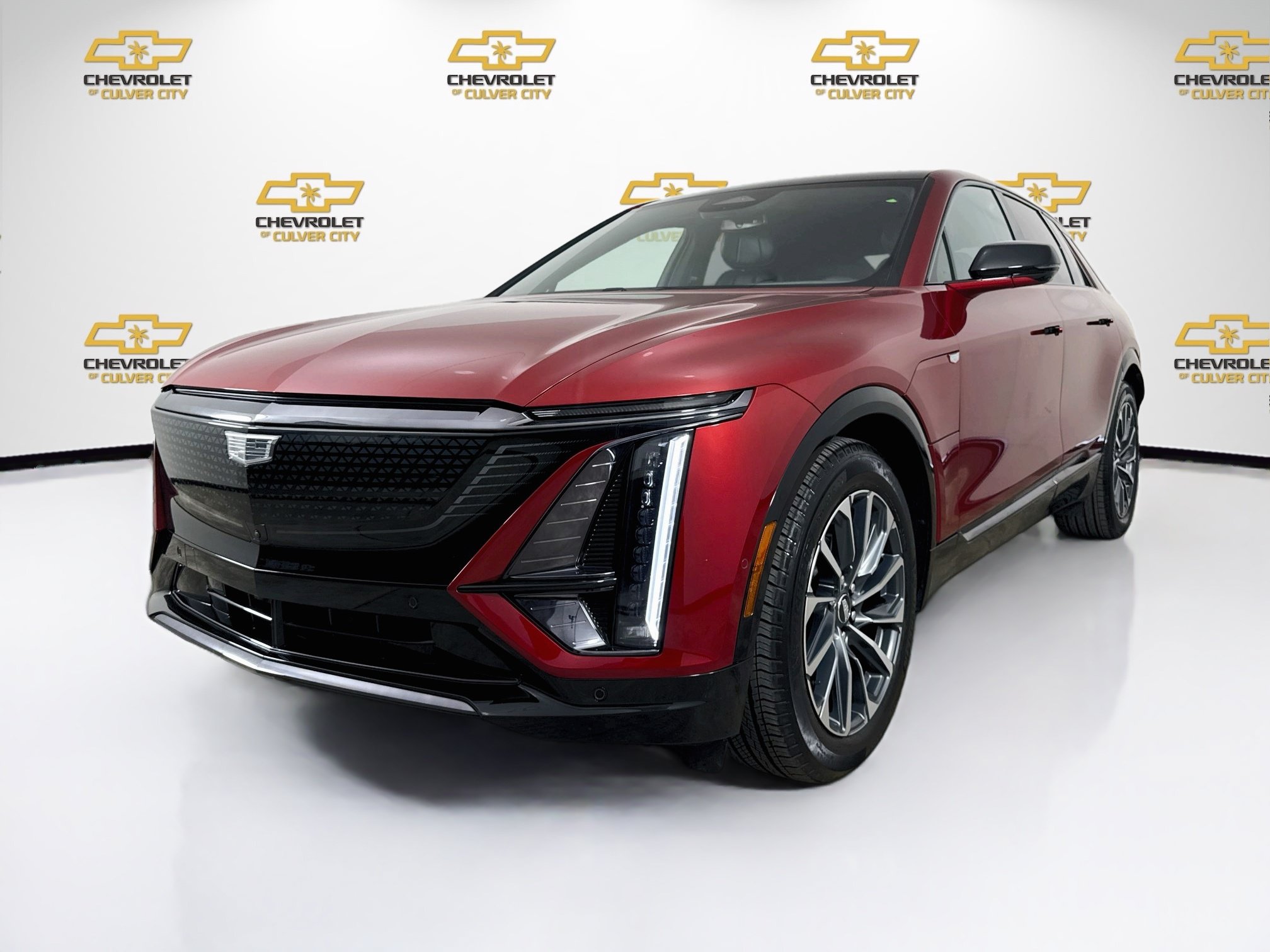 Used 2025 Cadillac Lyriq Sport AWD/4WD image 3
