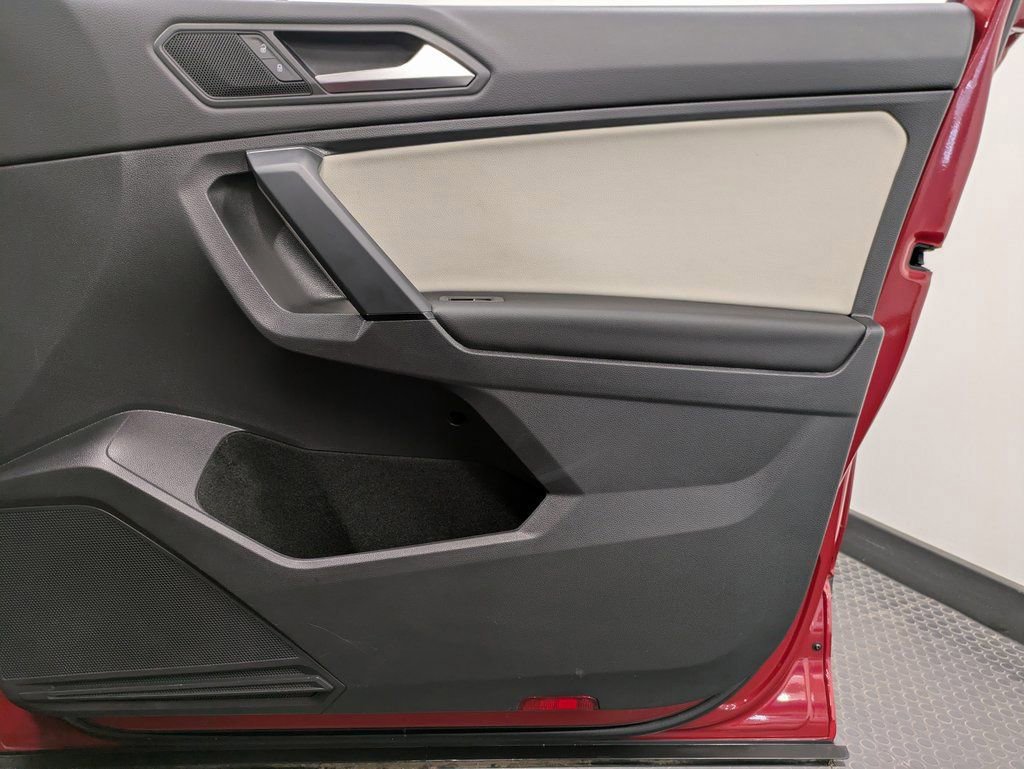 Used 2019 Volkswagen Tiguan SE image 28