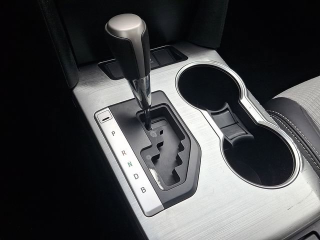 Used 2014 Toyota Camry SE w/ Moonroof Package image 16