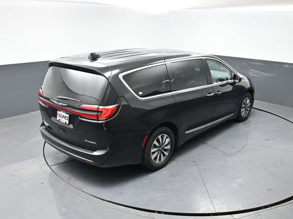 Used 2023 Chrysler Pacifica Limited FWD image 42