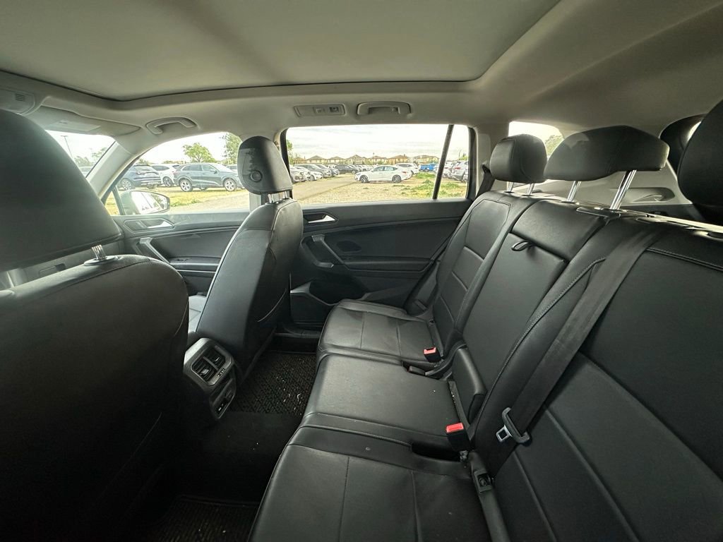 Used 2019 Volkswagen Tiguan SE w/ Panoramic Sunroof Package image 9
