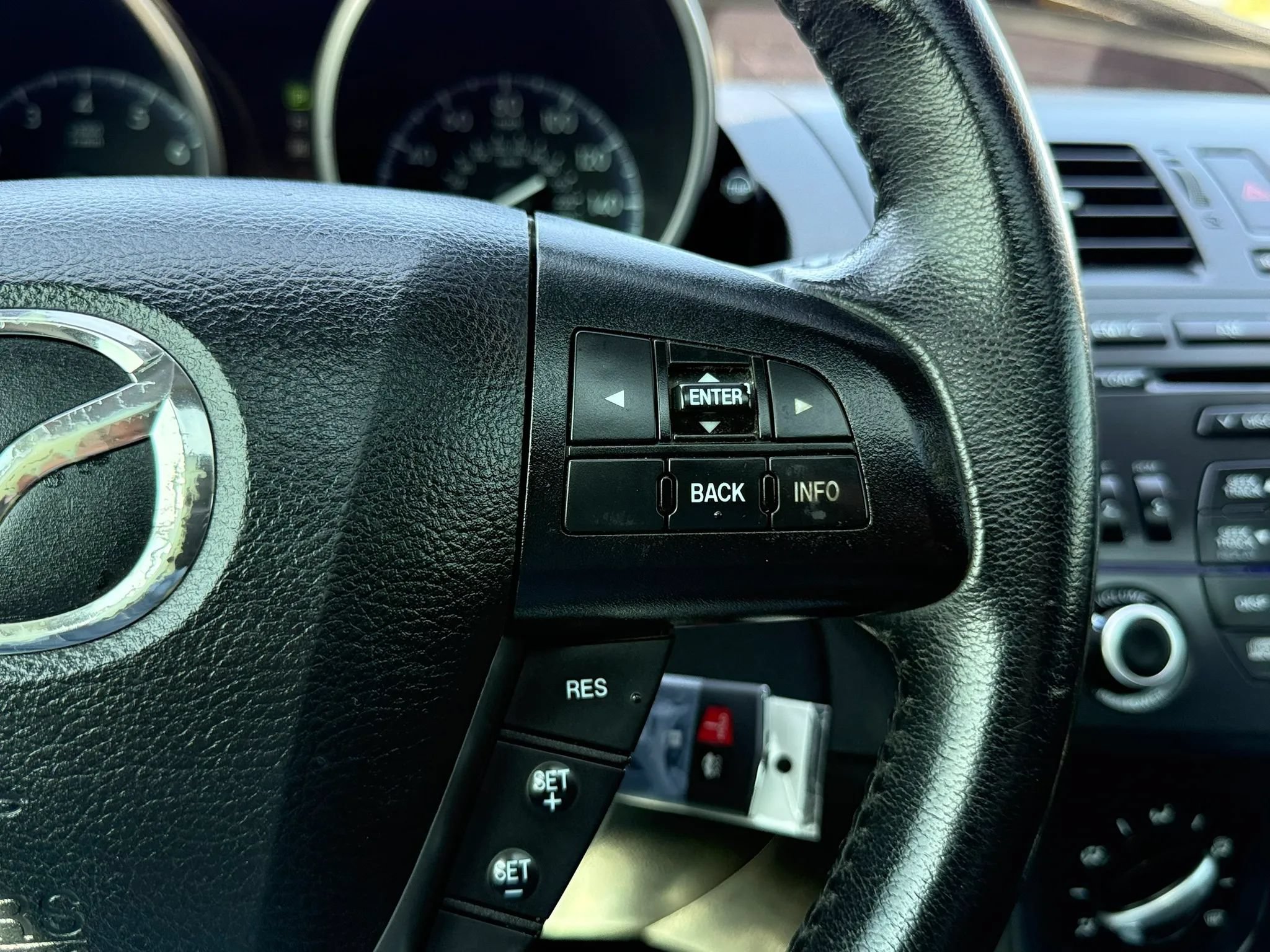 Used 2012 MAZDA MAZDA3 s Touring FWD image 32