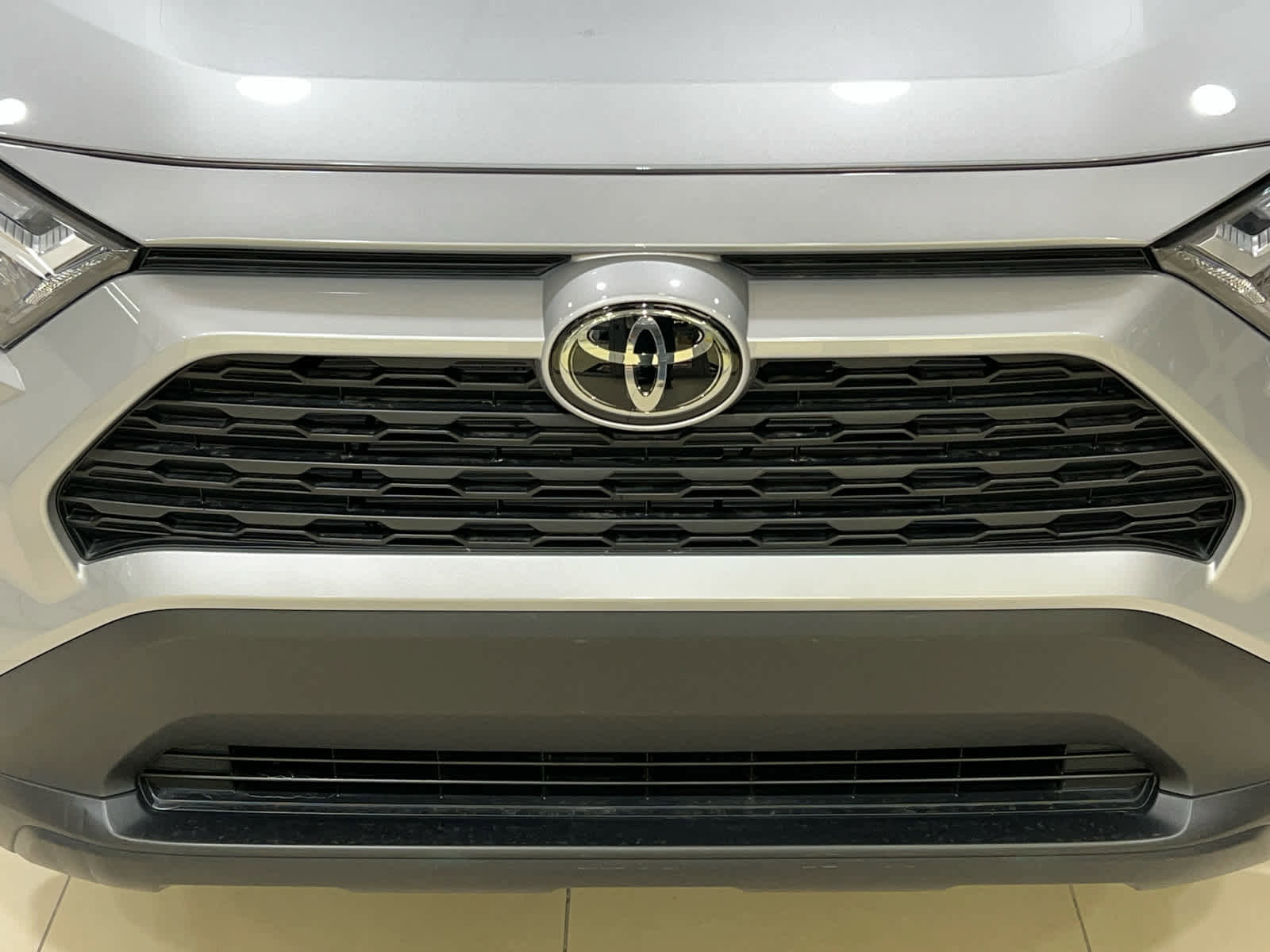 Used 2023 Toyota RAV4 XLE w/ Convenience Package AWD/4WD image 4