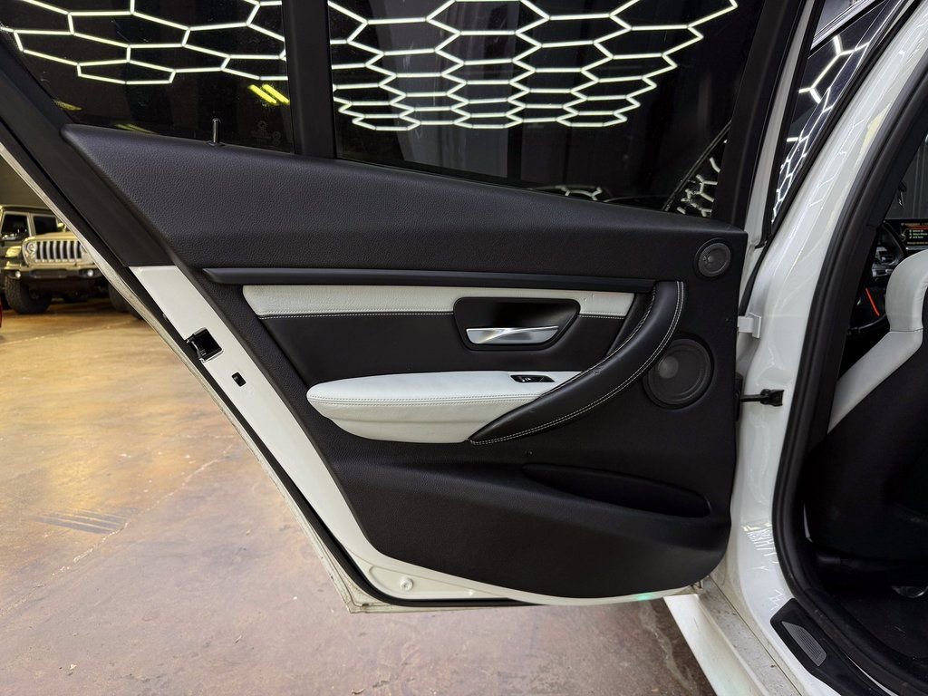 Used 2016 BMW M3 RWD image 17