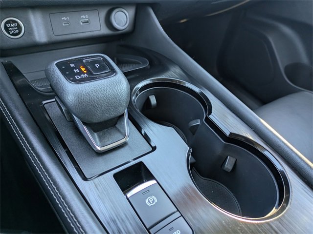 Used 2023 Nissan Rogue SL w/ SL Premium Package image 11