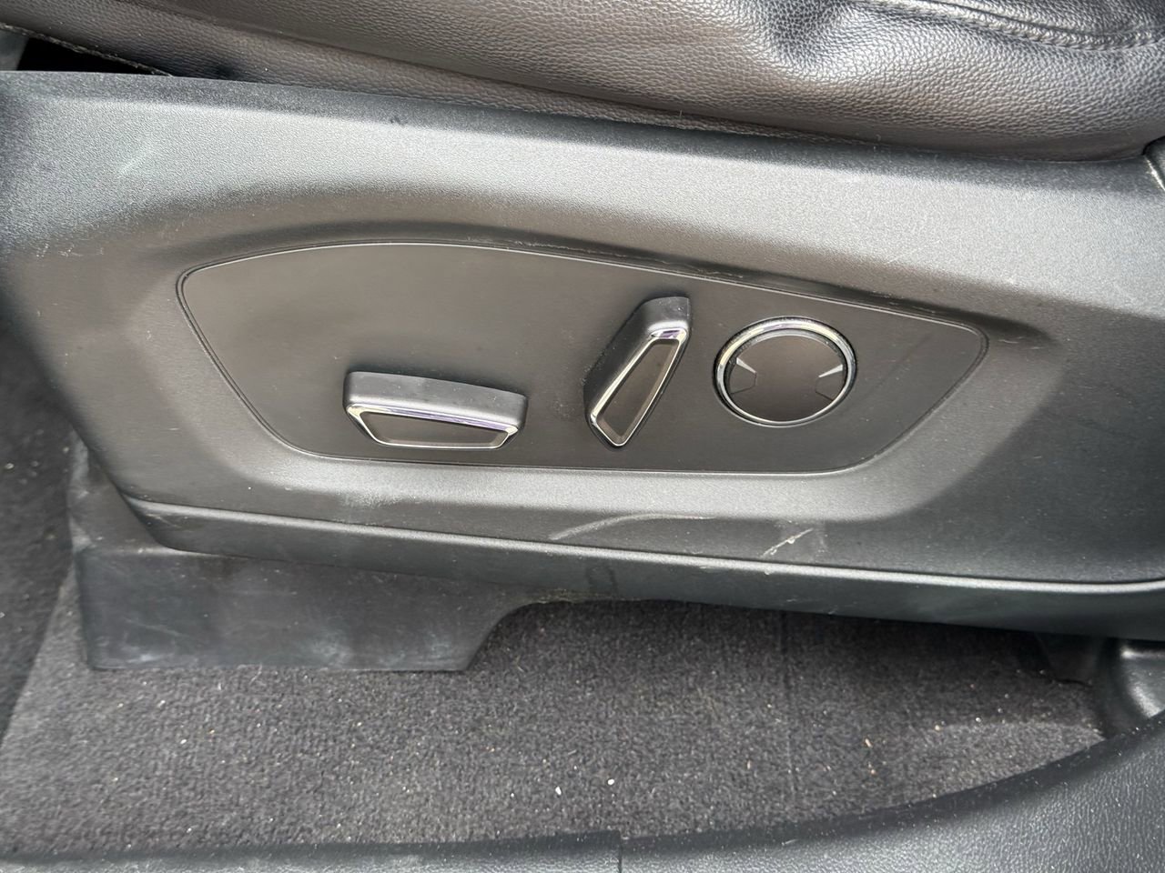 Used 2020 Ford Explorer Limited image 26