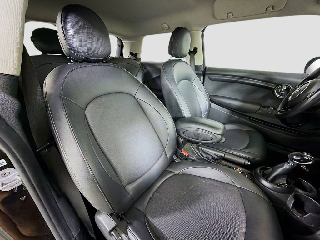 Used 2019 MINI Cooper 2-Door Hardtop w/ Signature Upholstery Package image 19