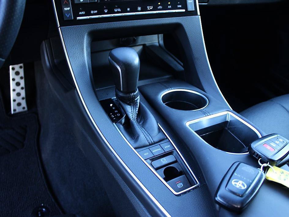 Used 2020 Toyota Avalon XSE w/ Preferred Accessory Package FWD image 10