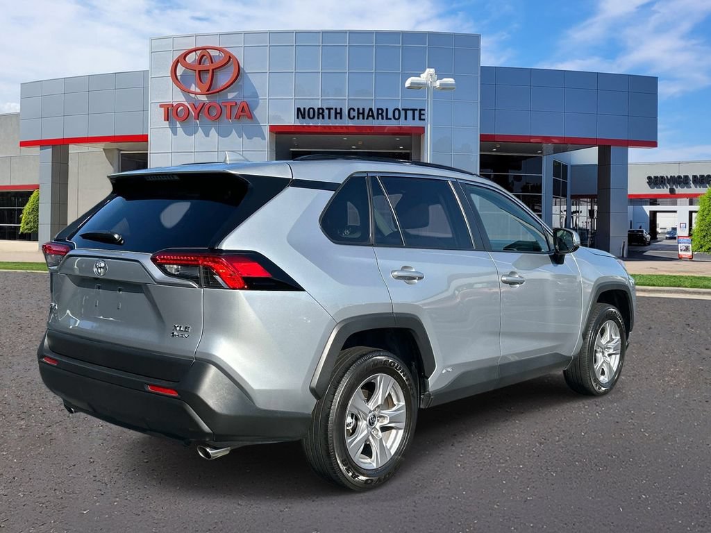 Used 2025 Toyota RAV4 XLE AWD/4WD image 8